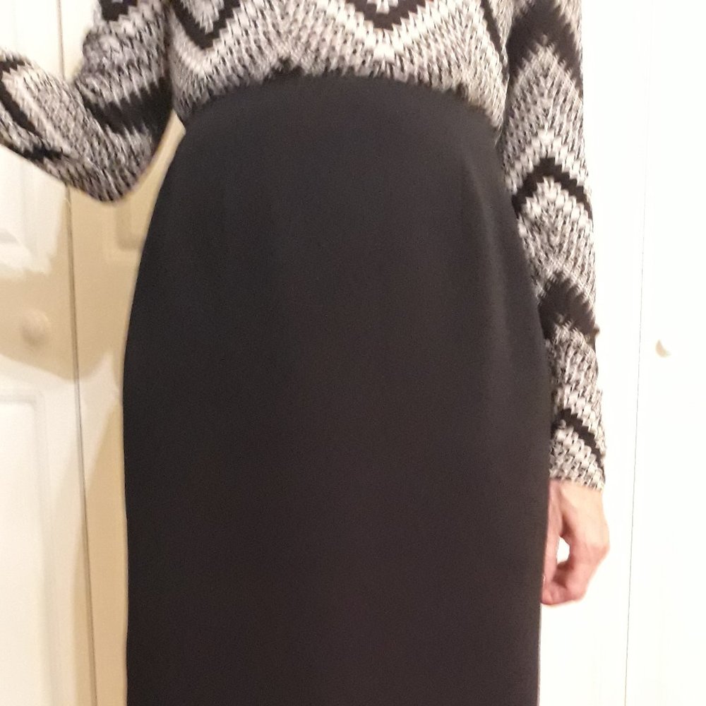 Harve Benard straight skirt, size 4